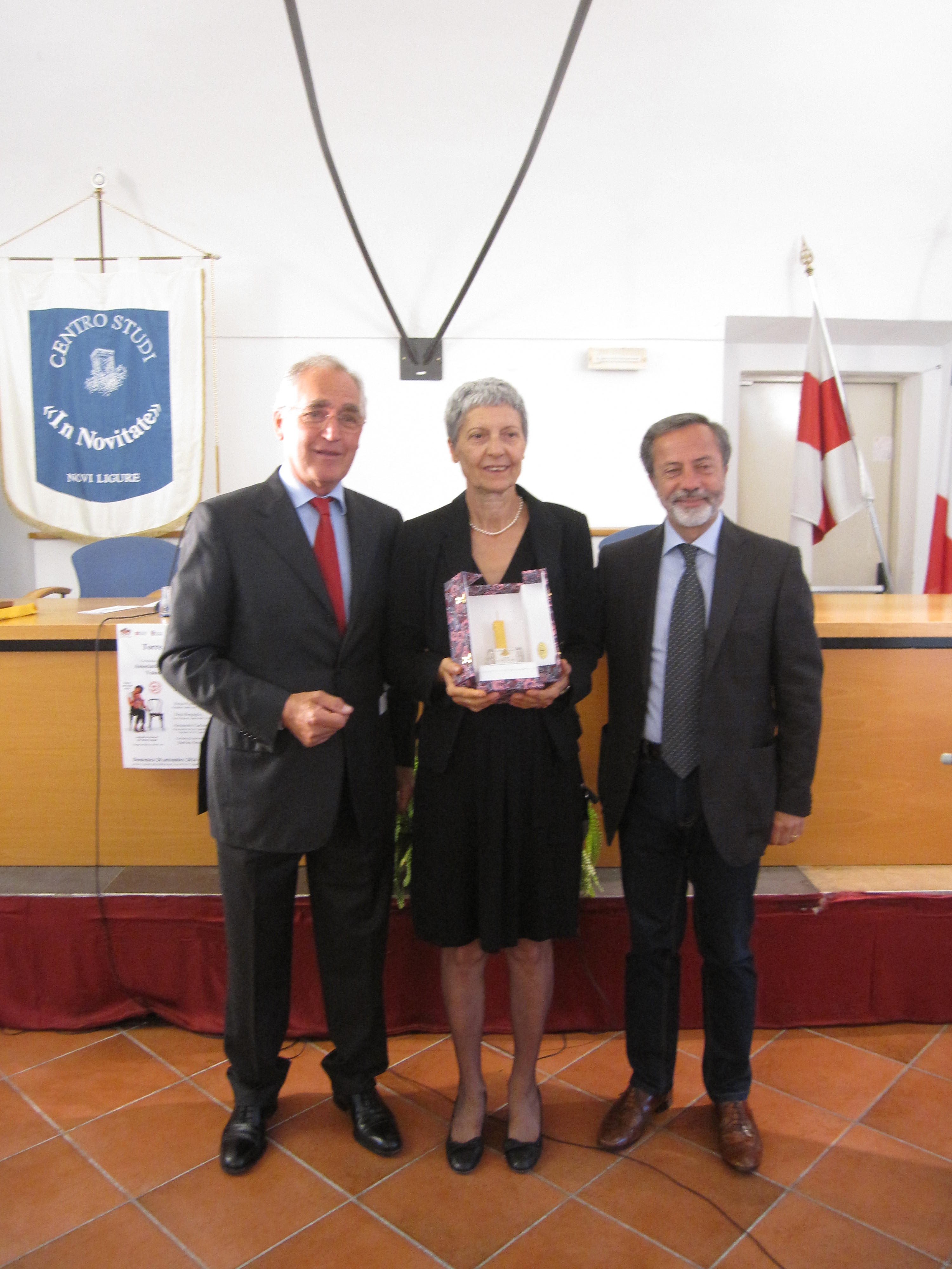   (Nella foto partendo  da sinistra il presidente del C.S. Renzo Piccinini, la presidente dei donatori Volontari del Sangue Maria Rosa Ballestrero e il Sindaco di Novi Ligure Rocchino Muliere)